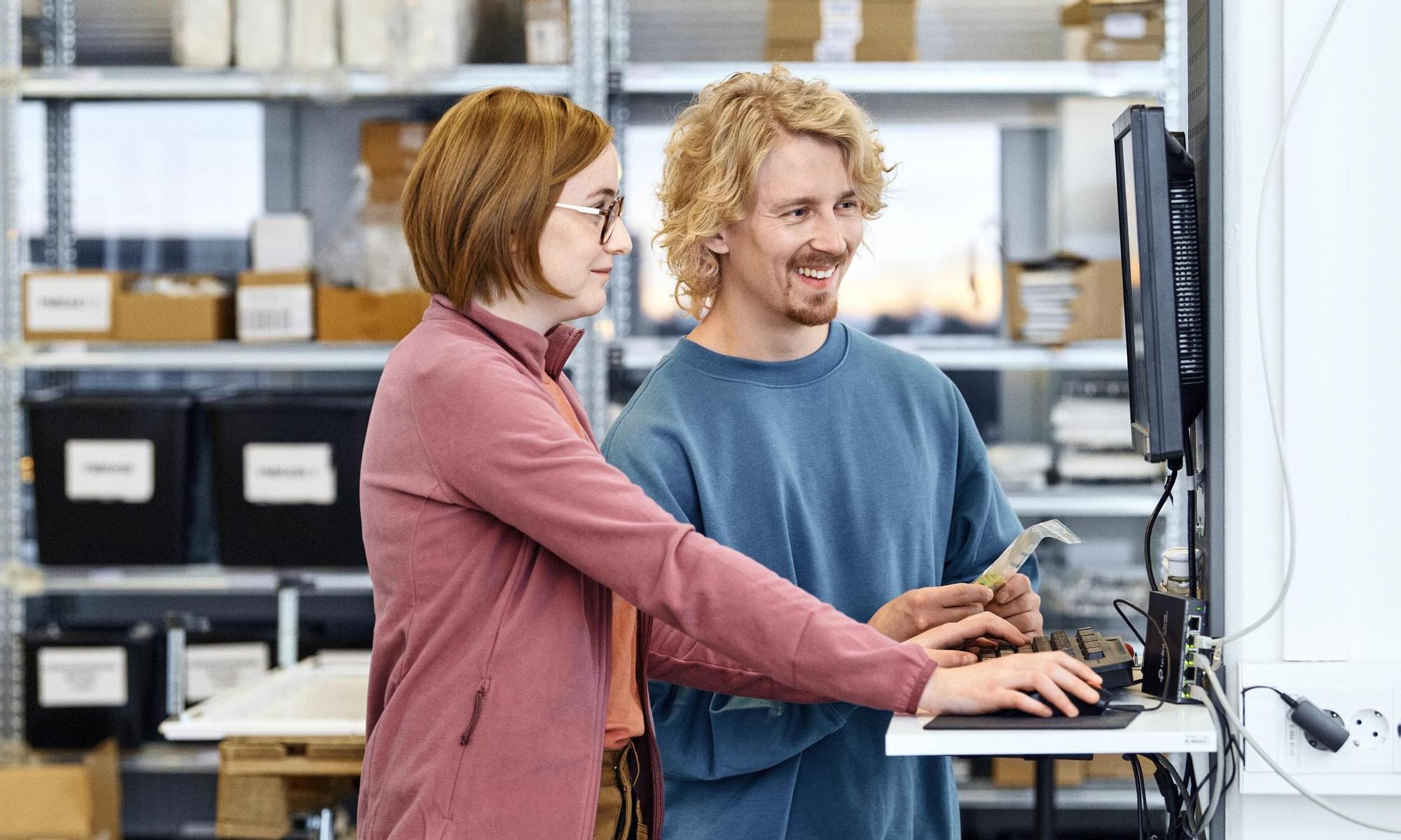 Two colleagues working in front of a computer