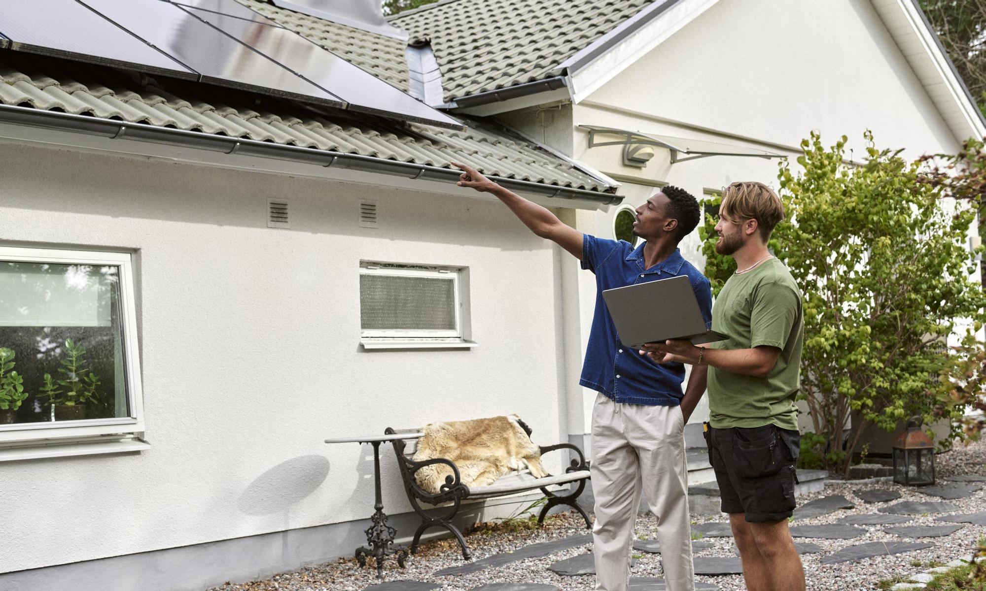 Two men discussing the installation of solar panel